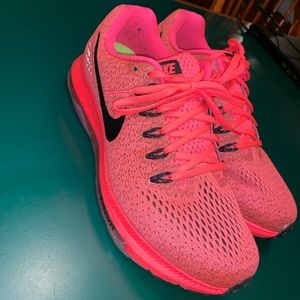 Size 7 Nike Zoom running shoes